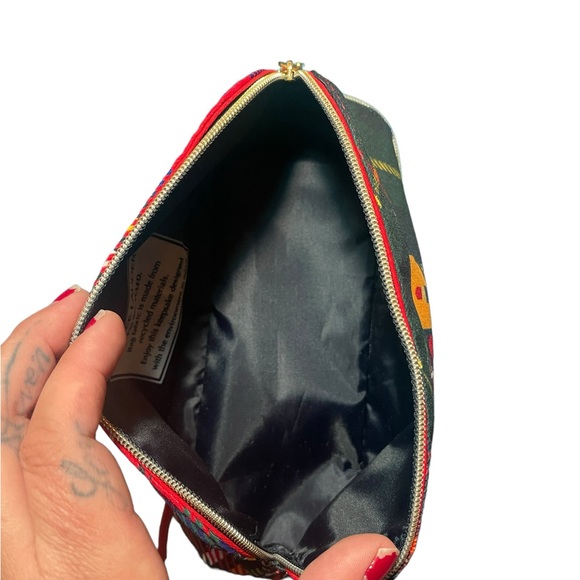 Estee Lauder 2024 Scottish Check Double Zip Makeup Pouch - Picture 2 of 11